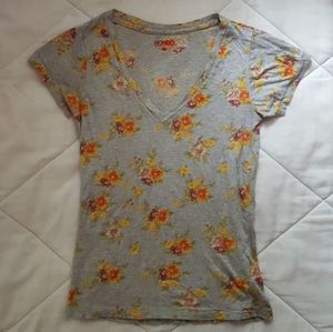 Heather Grey floral fitted tee shirt. Size small.